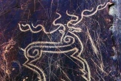 ​48岁巨石强森成全美最受欢迎男人，开心庆祝，健硕肌肉呼之欲出