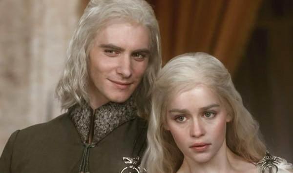 《权力的游戏》中龙妈的三条龙是如何来的?