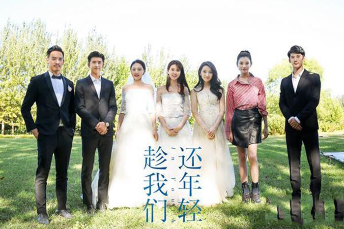 《趁我们还年轻》开播,五个主演四个都是嘉行艺人?杨幂干得漂亮