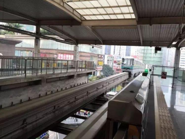 很多网友问广州地铁为什么那么挤人「很多网友问广州地铁为什么那么挤」