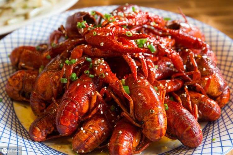 很多网友问广州地铁为什么那么挤人「很多网友问广州地铁为什么那么挤」