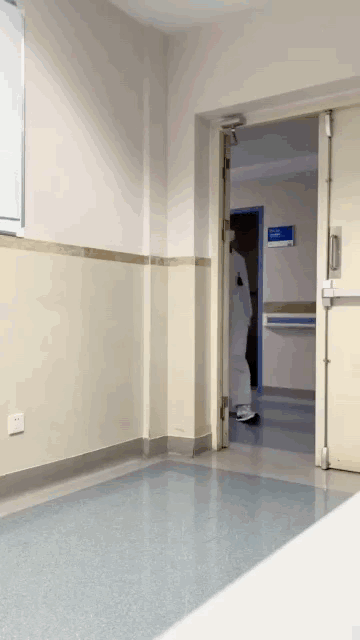 潘周聃搞笑模仿短（因一个甩头动作火了）(3)