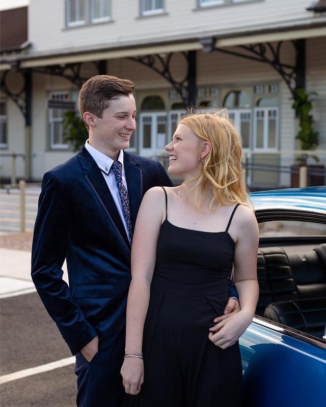 男士适合穿的休闲西装品牌有哪些（时尚品牌的华丽创意和潮流）(16)