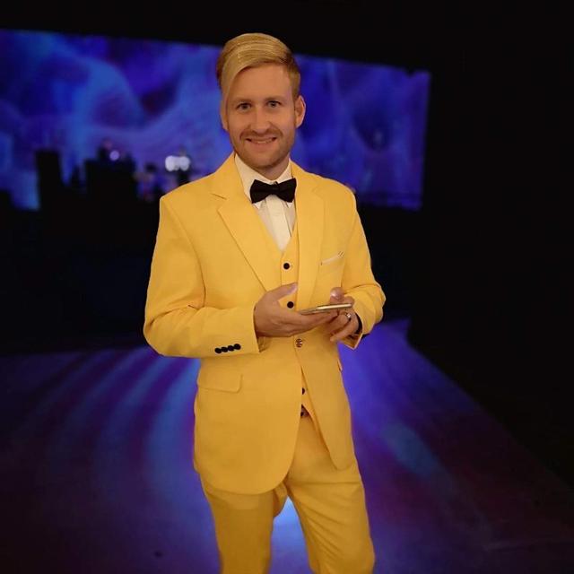 男士适合穿的休闲西装品牌有哪些（时尚品牌的华丽创意和潮流）(22)