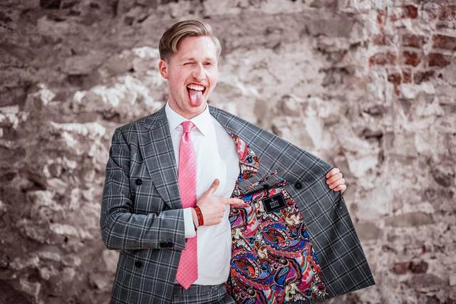 男士适合穿的休闲西装品牌有哪些（时尚品牌的华丽创意和潮流）(6)