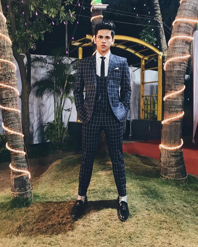 男士适合穿的休闲西装品牌有哪些（时尚品牌的华丽创意和潮流）(7)