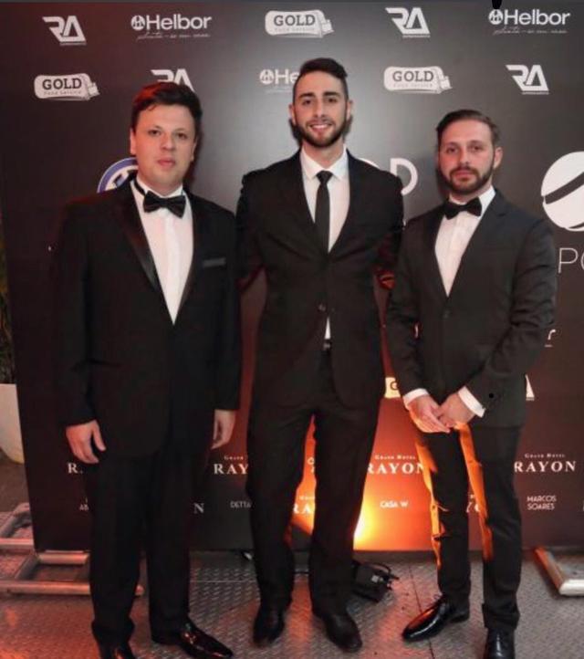 男士适合穿的休闲西装品牌有哪些（时尚品牌的华丽创意和潮流）(19)