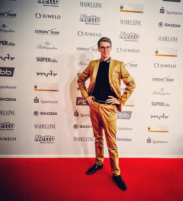 男士适合穿的休闲西装品牌有哪些（时尚品牌的华丽创意和潮流）(4)