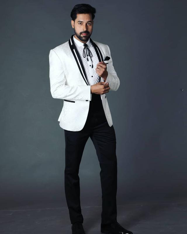 男士适合穿的休闲西装品牌有哪些（时尚品牌的华丽创意和潮流）(8)