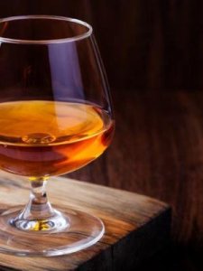 ​白兰地是属于什么酒(白兰地是什么酒)