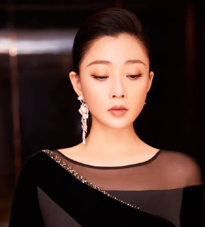 演员殷桃:一段失败的婚姻,情史一波三折,42岁依旧未婚