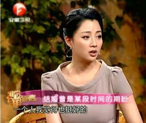 演员殷桃:一段失败的婚姻,情史一波三折,42岁依旧未婚