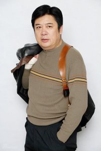 张潮个人资料简介(再婚后62岁再做父亲,如今大女儿也是知名演员)