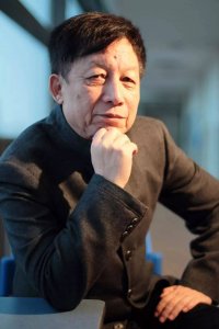 易中天个人资料及简介:他对结发妻子的情和爱,让人感动