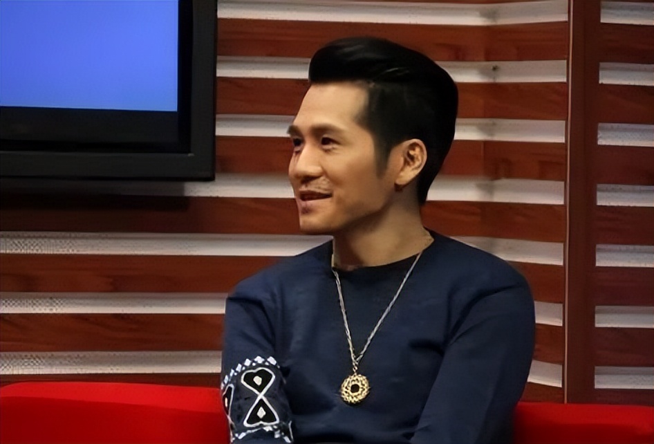 曹格深夜示爱前妻吴速玲,称依然爱她,发出求救信号直呼很痛苦