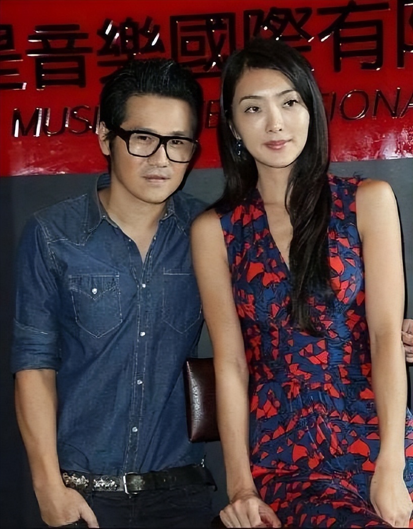 曹格深夜示爱前妻吴速玲,称依然爱她,发出求救信号直呼很痛苦