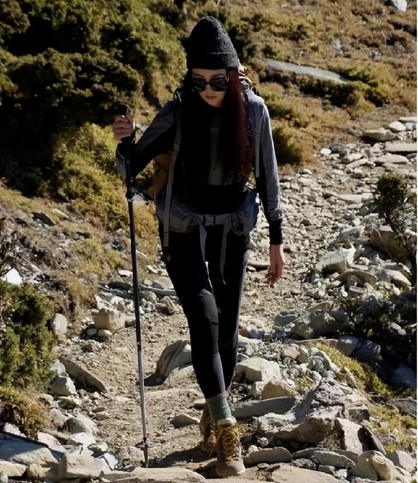 曹格深夜示爱前妻吴速玲,称依然爱她,发出求救信号直呼很痛苦