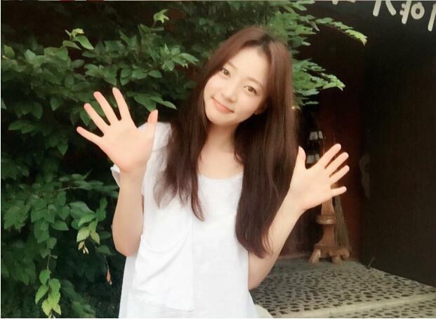 黄轩恋情曝光,他晒图拍了拍女朋友承认,网友赞他有担当