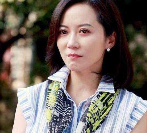 曾是“最美警花”,嫁大23岁知名导演,今50岁可老公已经过世5年