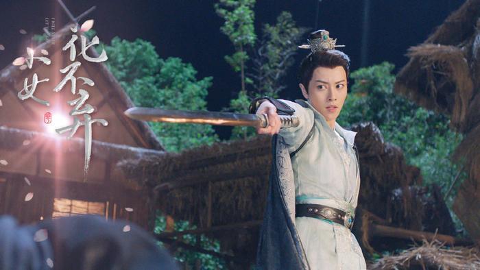 继《花不弃》后,刑恩又将迎来新剧,而且和莫若菲一样是反串角色