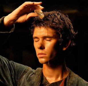 香水男主最后怎么死的这部电影讲了什么故事