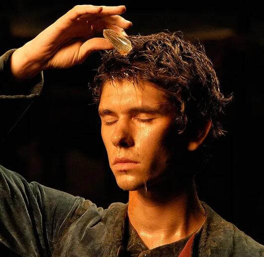 香水男主最后怎么死的 这部电影讲了什么故事