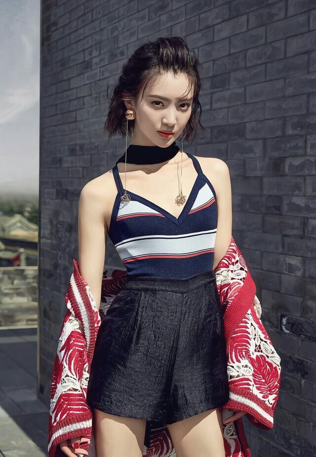 金晨绝美大片(金晨展惊艳写真大片美照)