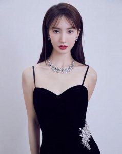 金晨绝美大片(金晨展惊艳写真大片美照)