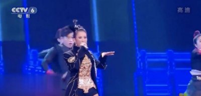 李玟回应百花奖唱歌跑调,耳返出了问题,网友:实力大家都清楚