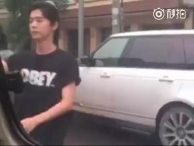 ​鹿晗再发火怒吼黄牛 粉丝追车为哪般