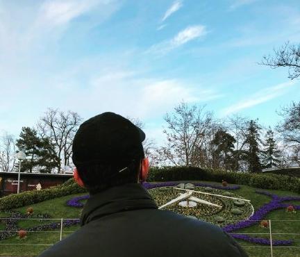 杨洋发微博只有六个字,网友却哭笑不得 而工作人员很无奈