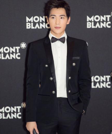 杨洋发微博只有六个字,网友却哭笑不得 而工作人员很无奈