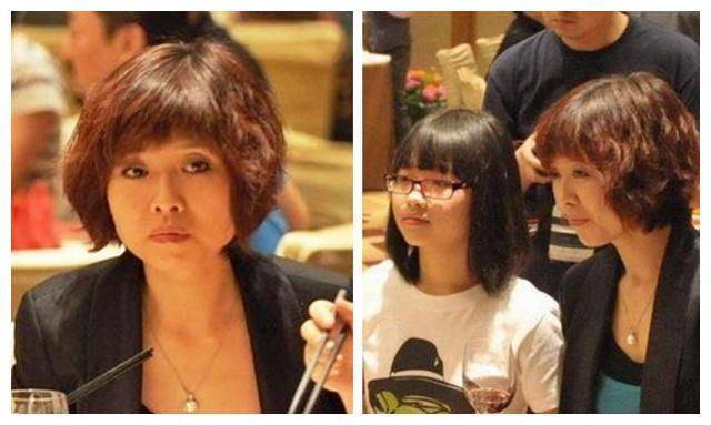 47岁刀郎生活照,与二婚妻子相濡以沫,27岁女儿颜值高