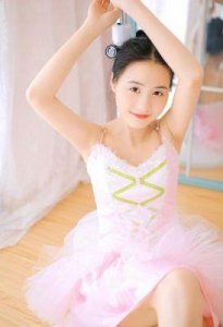 冷雨萱:DOTA电竞界的女神解说与她的精彩故事