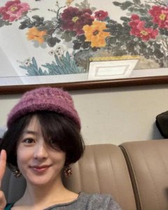 ​标题：赵丽颖：37岁回农村老家过年的真实与惊艳