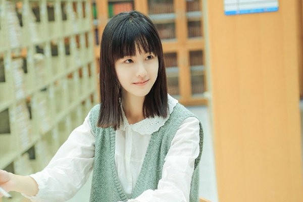 陈都灵高中时期的照片 纯天然没有整过容的脸