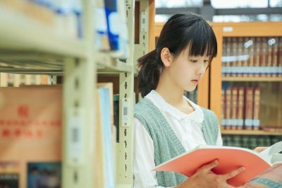 陈都灵高中时期的照片 纯天然没有整过容的脸