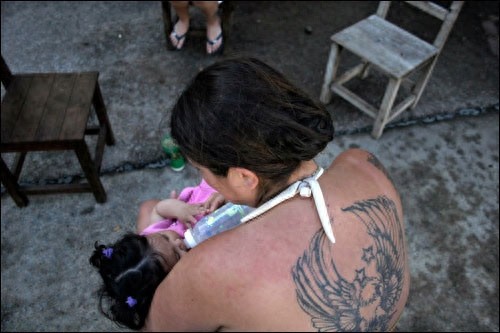 真实记录女犯妈妈和孩子在监狱的生活