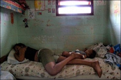 ​真实记录女犯妈妈和孩子在监狱的生活