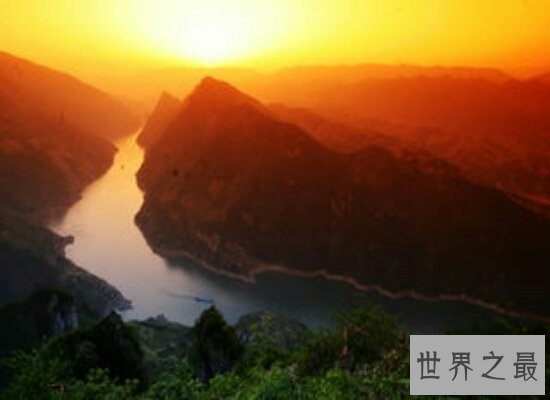 中国最长的河流——长江 以其丰富的资源养育着一代代的人们