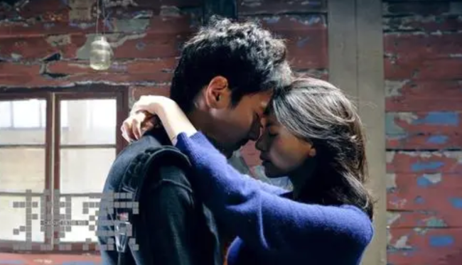 高圆圆爸爸强迫赵又廷听京剧 画面太有喜感了!