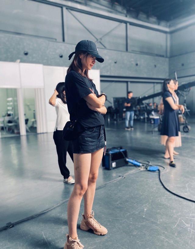 朱亚文罕见秀恩爱沈佳妮(朱亚文太太疑似怀三胎)(2)