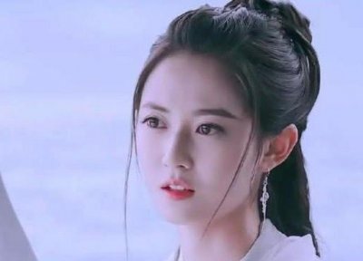 陈钰琪晒闺蜜聚会照,闺蜜高颜值引热议,网友:仙女下凡