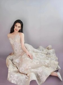 ​这些黄圣依高清美图，让人忍不住点赞收藏！