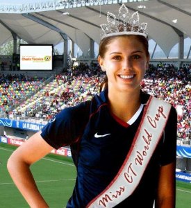 ​还记得 被称为 美国 甜心 当年的美国女足美女队长 摩根