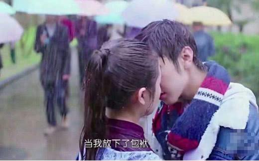 张子枫与王俊凯首次吻戏,使网友大跌眼镜,这是荧幕初吻啊
