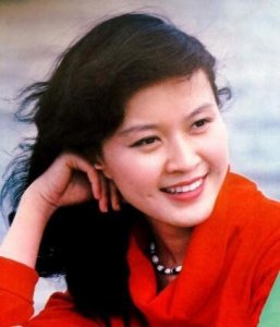 59岁方舒近照曝光 如今面容憔悴 女儿却漂亮貌美