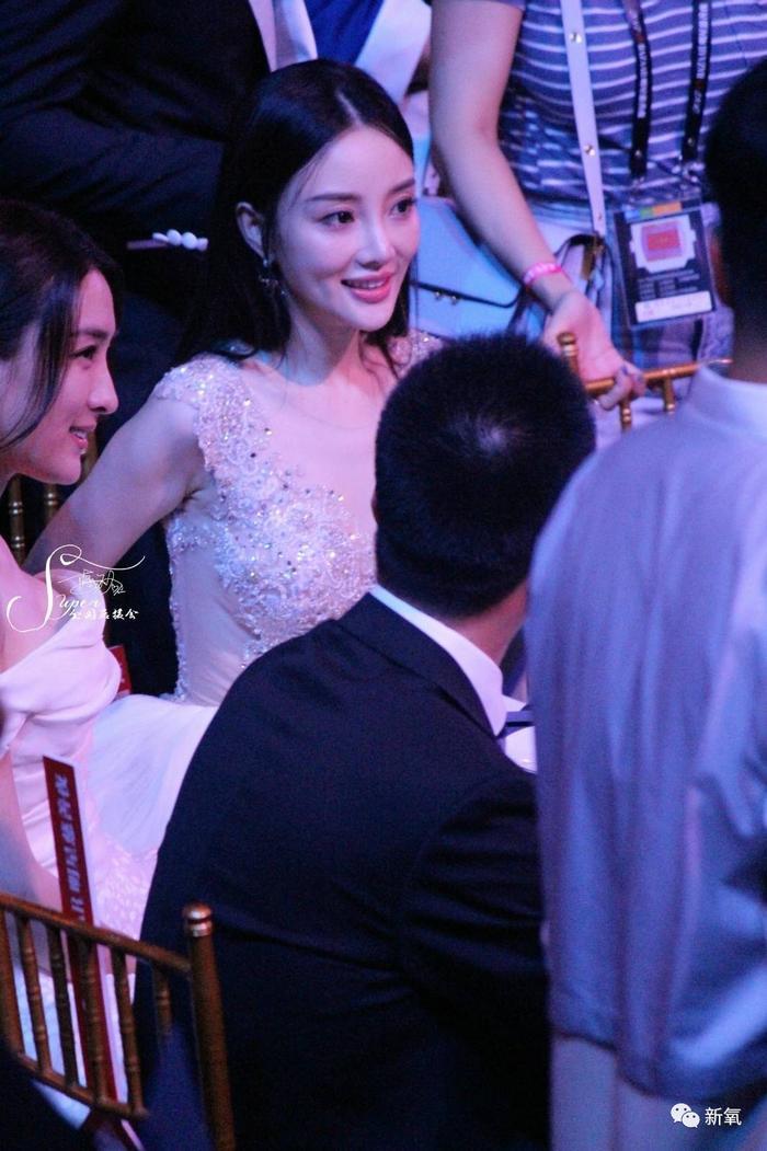 李小璐被卓伟拍到跟PG one过夜,却跟贾乃亮说自己做头发去了…