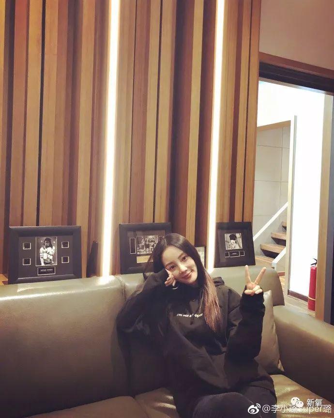 李小璐被卓伟拍到跟PG one过夜,却跟贾乃亮说自己做头发去了…