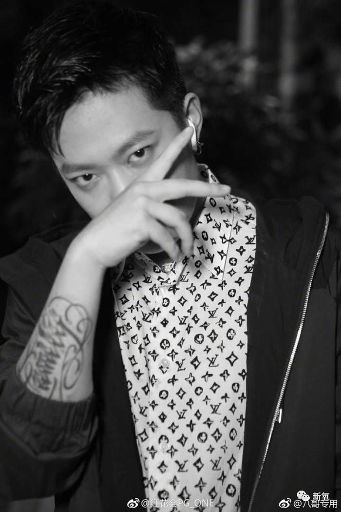 李小璐被卓伟拍到跟PG one过夜,却跟贾乃亮说自己做头发去了…